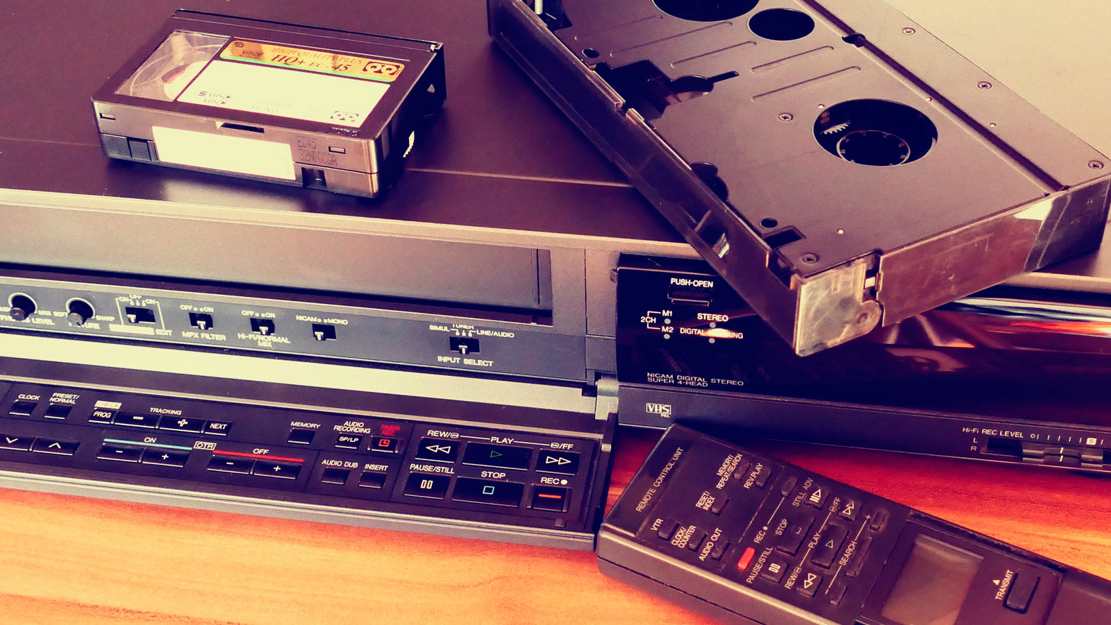 VCR for VHS and VHS-C cassettes